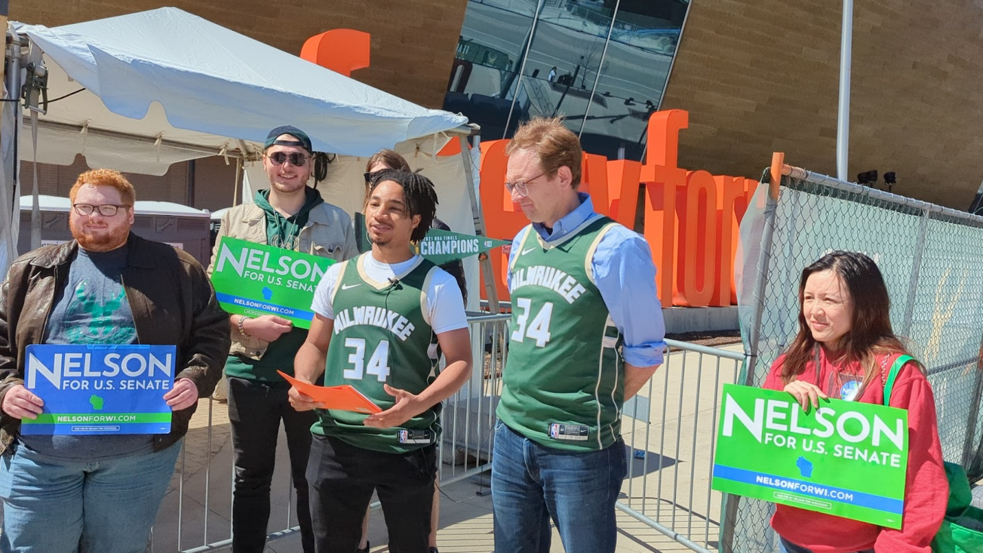 ¡NUEVO ANUNCIO! Nelson for Wisconsin lanza el primer comercial de campaña para transmitir durante el juego de los Bucks de esta noche que condena las estafas de los contribuyentes de Fiserv/Foxconn apoyadas por Lasry, Barnes